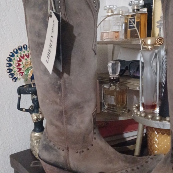 Liberty Black☀️ - Picture 4 of 8